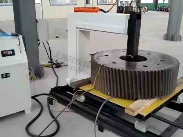 唐山重型装备集团使用我司大型齿轮加热器现场